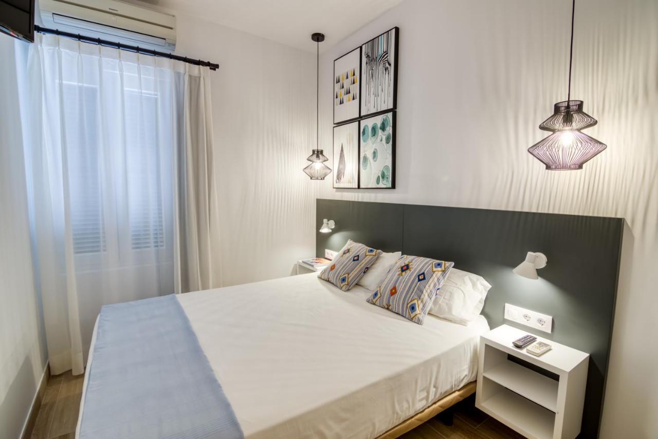 Hostal La Isla Mahon  Bagian luar foto