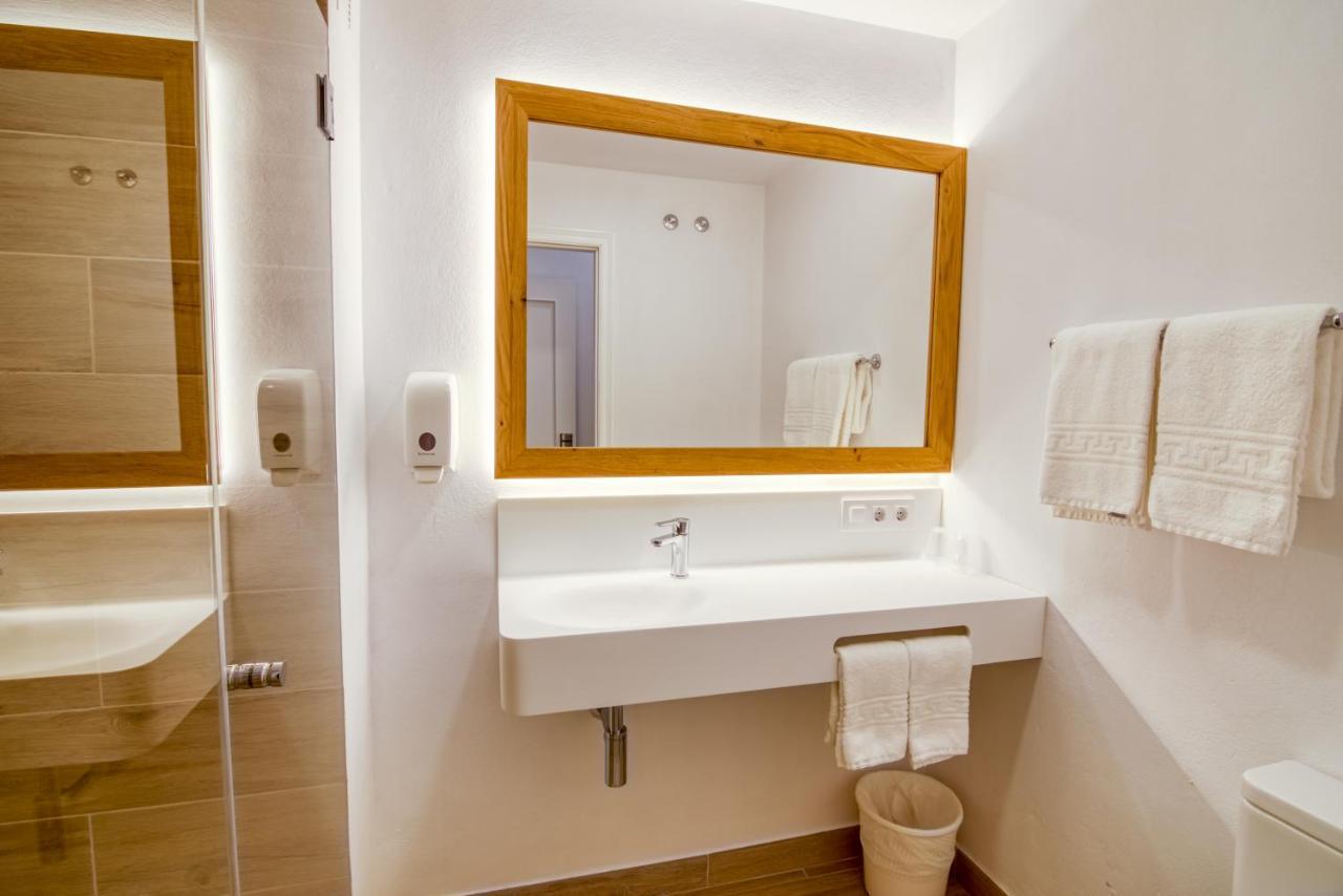 Hostal La Isla Mahon  Bagian luar foto