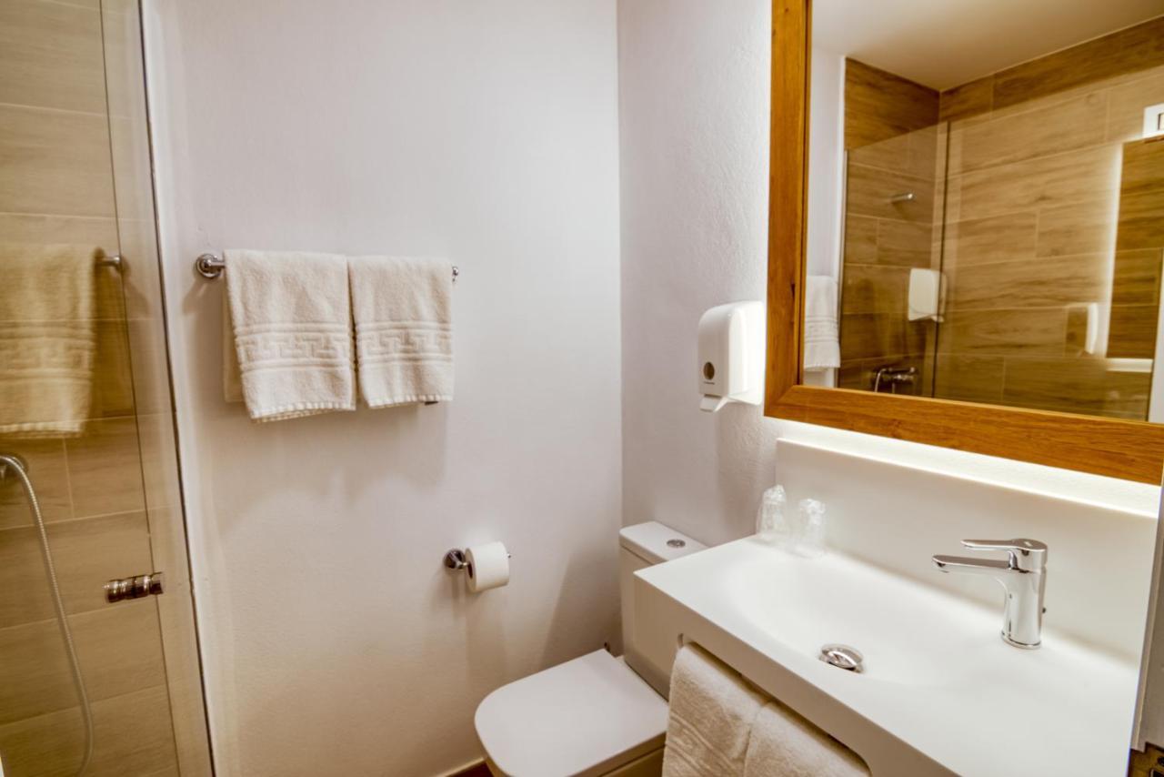 Hostal La Isla Mahon  Bagian luar foto