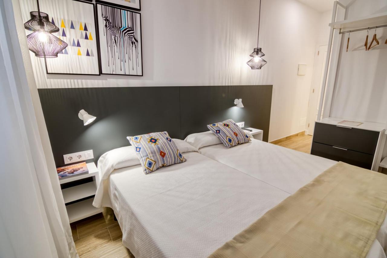 Hostal La Isla Mahon  Bagian luar foto