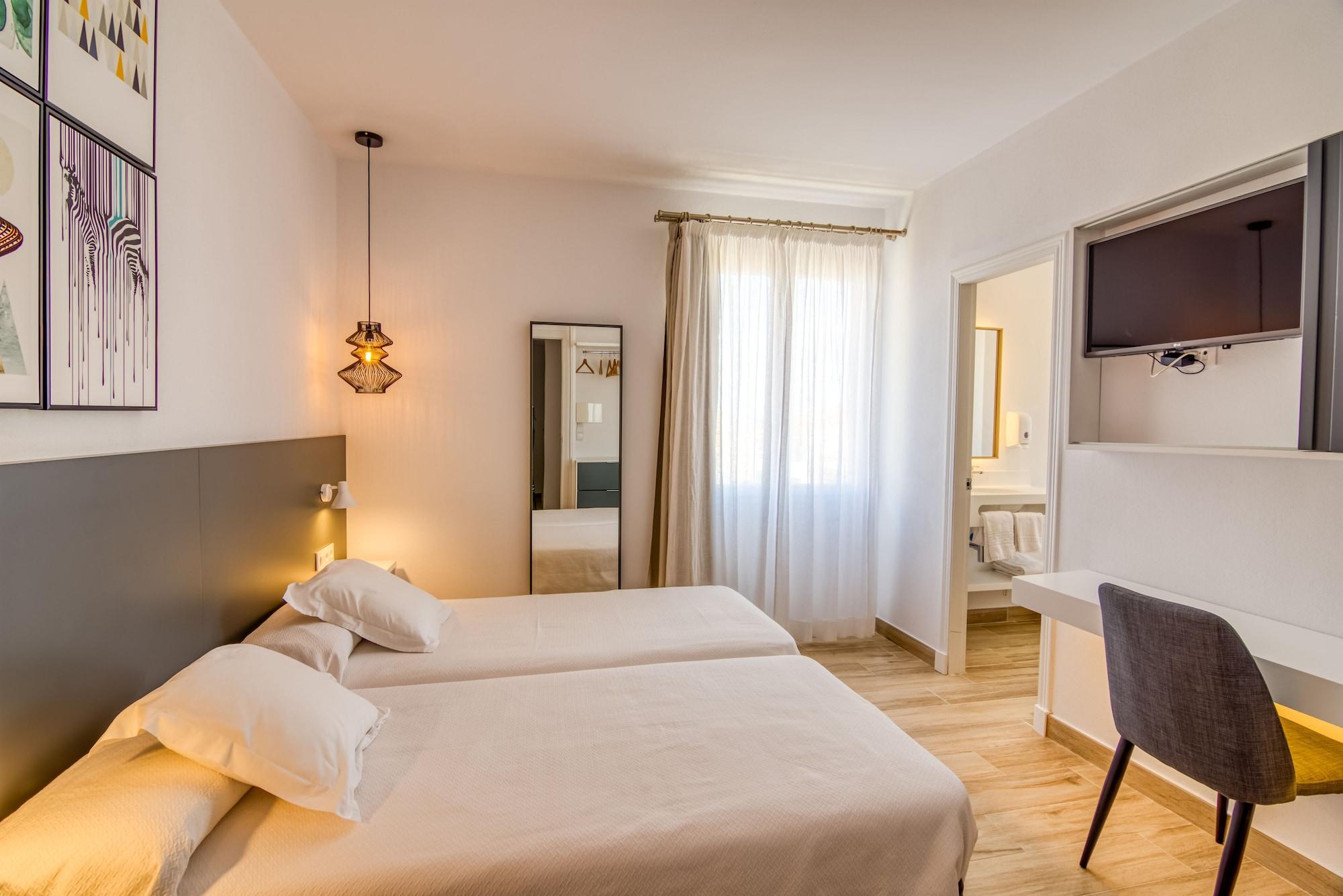 Hostal La Isla Mahon  Bagian luar foto