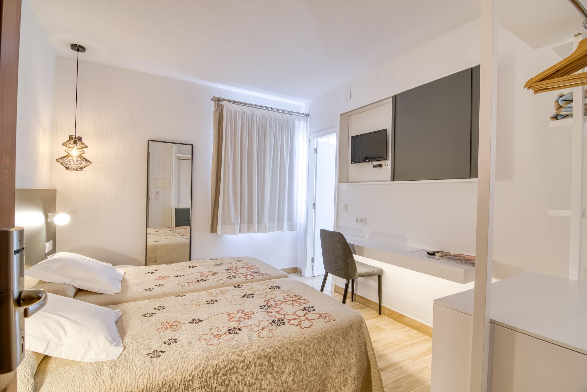 Hostal La Isla Mahon  Bagian luar foto