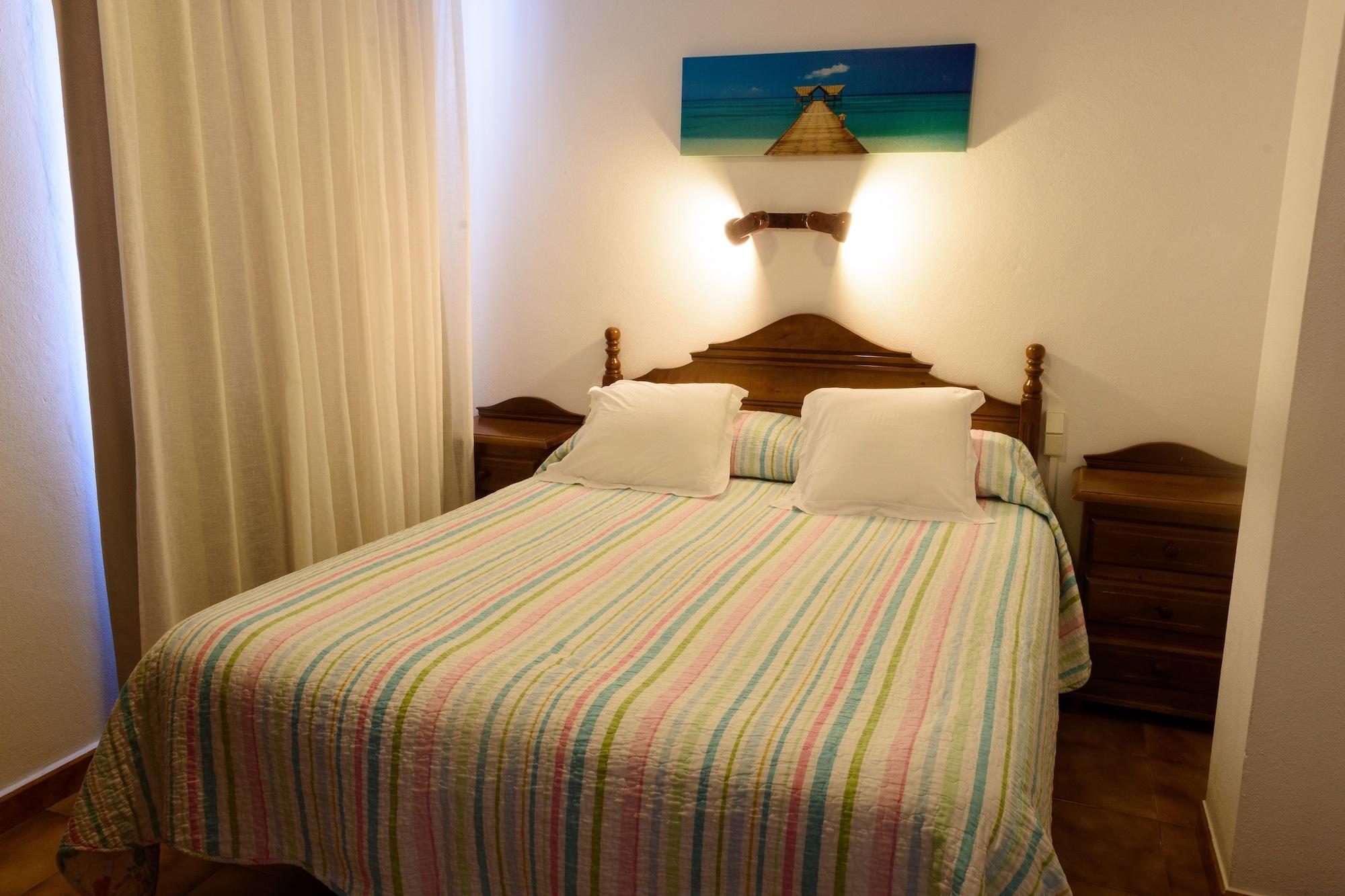 Hostal La Isla Mahon  Bagian luar foto