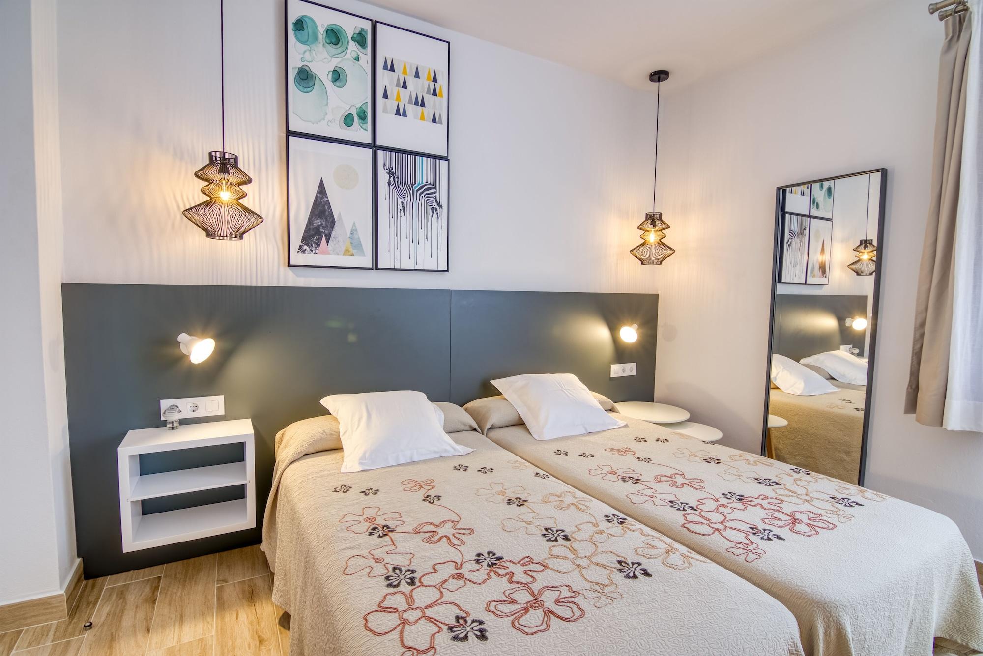 Hostal La Isla Mahon  Bagian luar foto