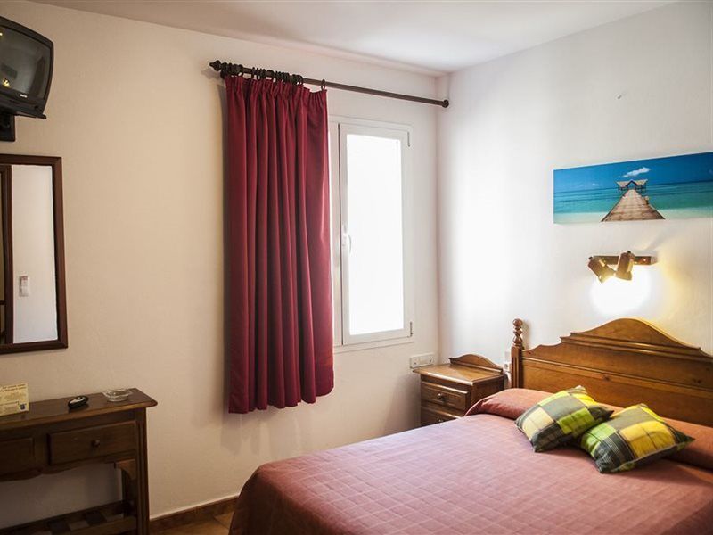Hostal La Isla Mahon  Bagian luar foto