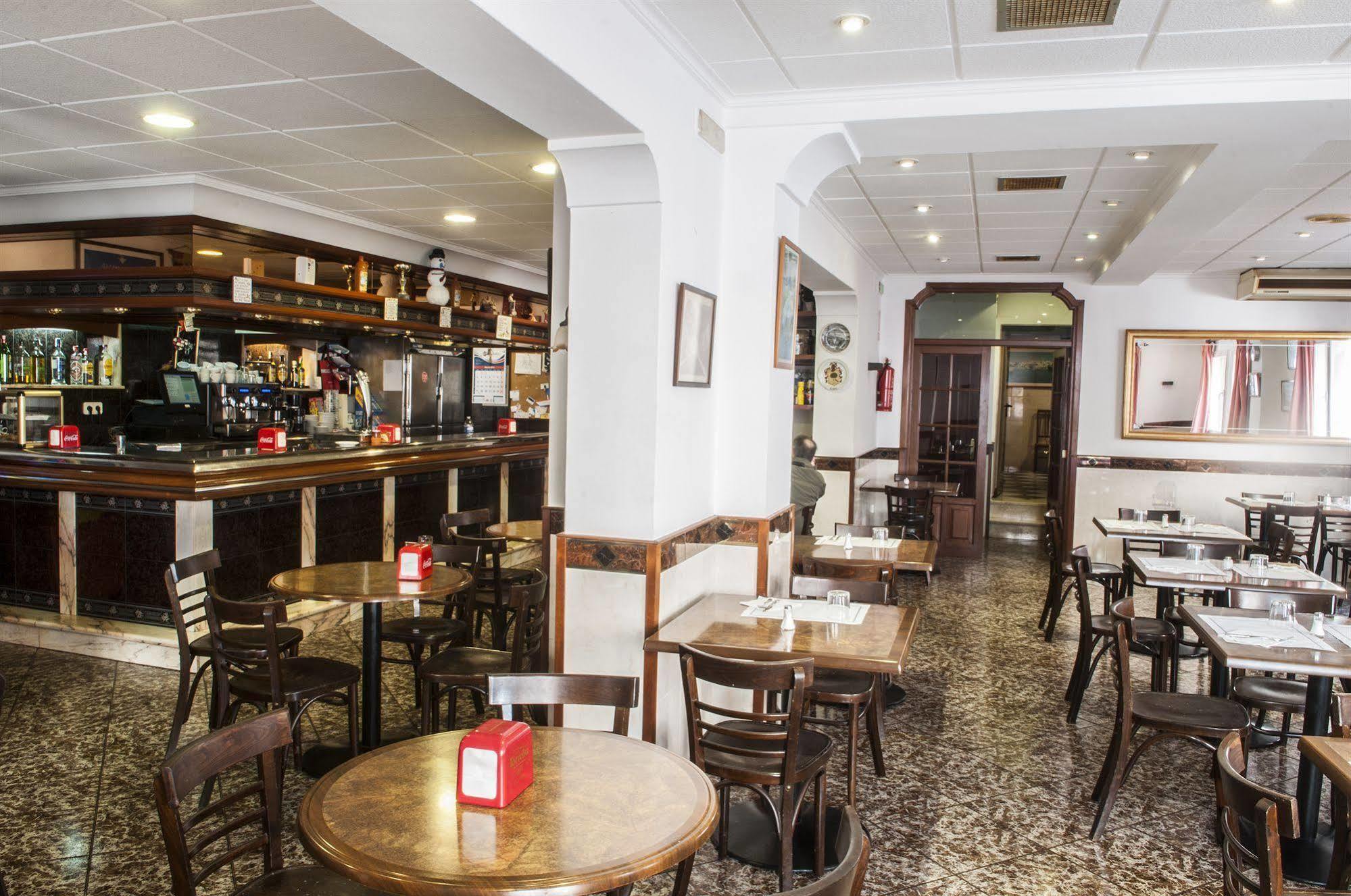 Hostal La Isla Mahon  Bagian luar foto