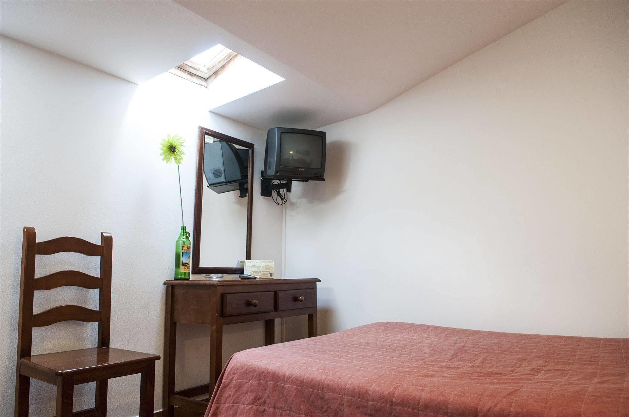 Hostal La Isla Mahon  Bagian luar foto