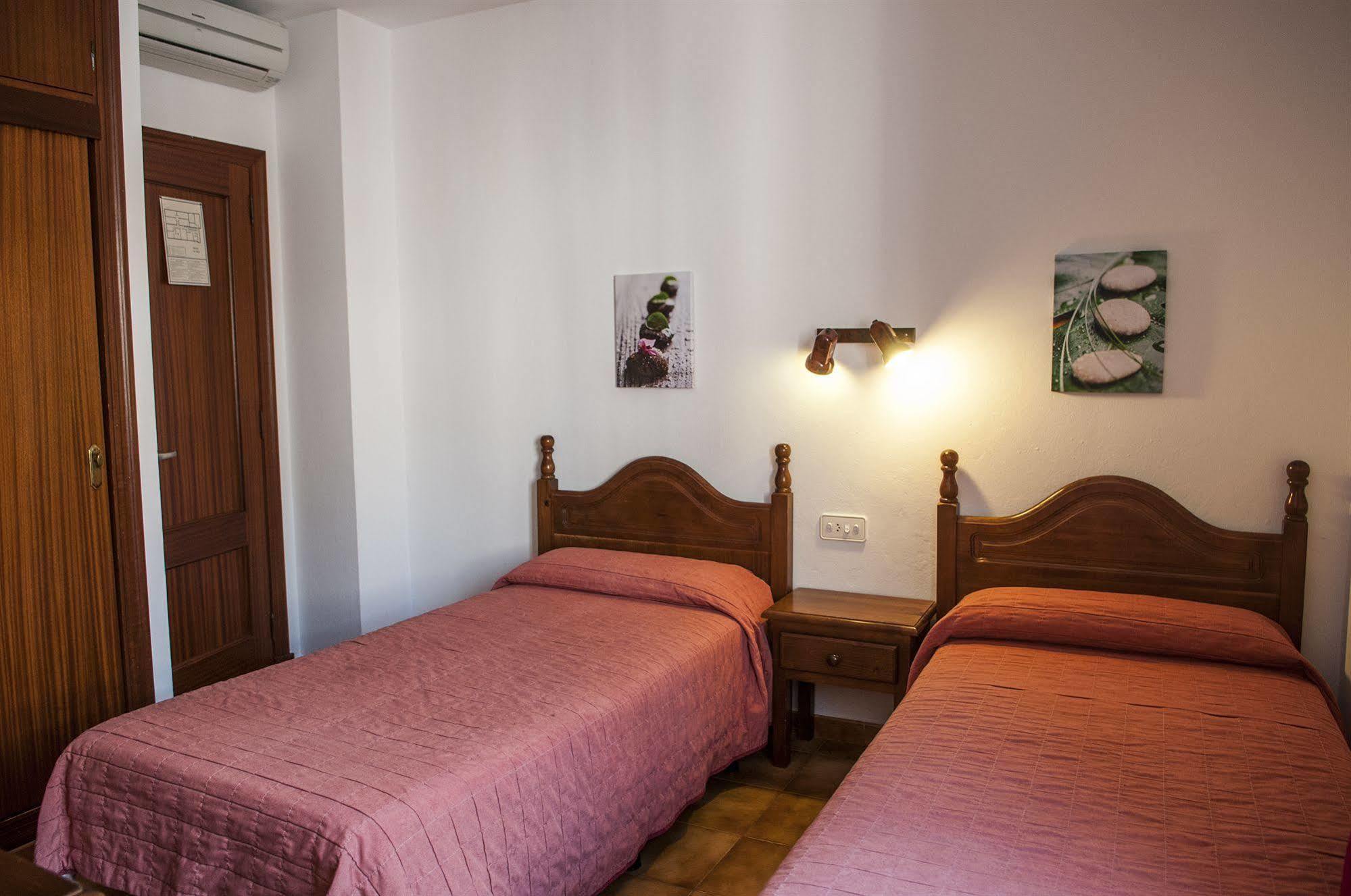 Hostal La Isla Mahon  Bagian luar foto