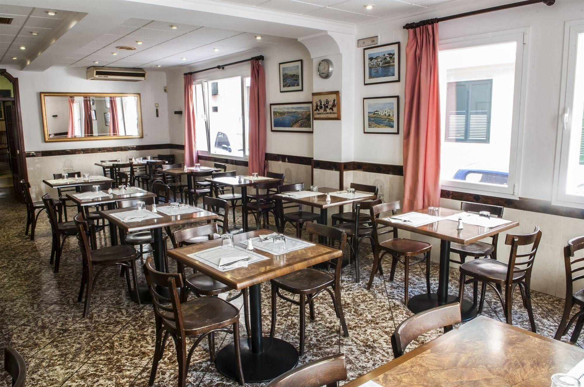 Hostal La Isla Mahon  Bagian luar foto